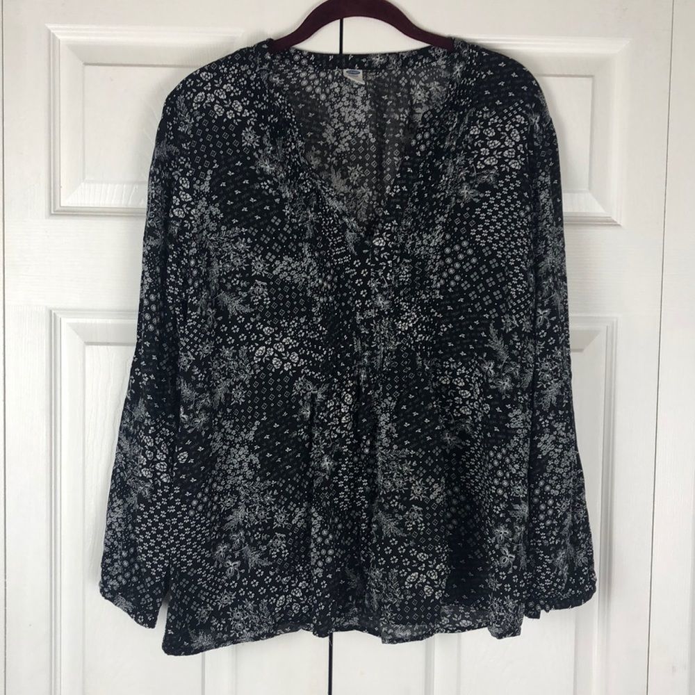 Old Navy Black and White Women's Top